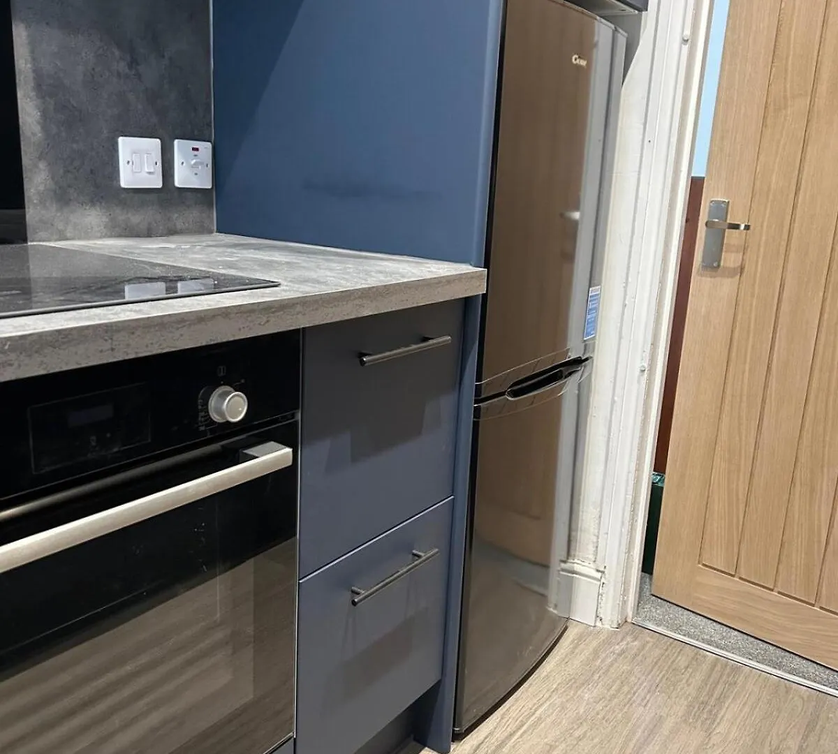Stunning 2 Bedroom Apartment In Cheltenham! 0*, Cheltenham United Kingdom