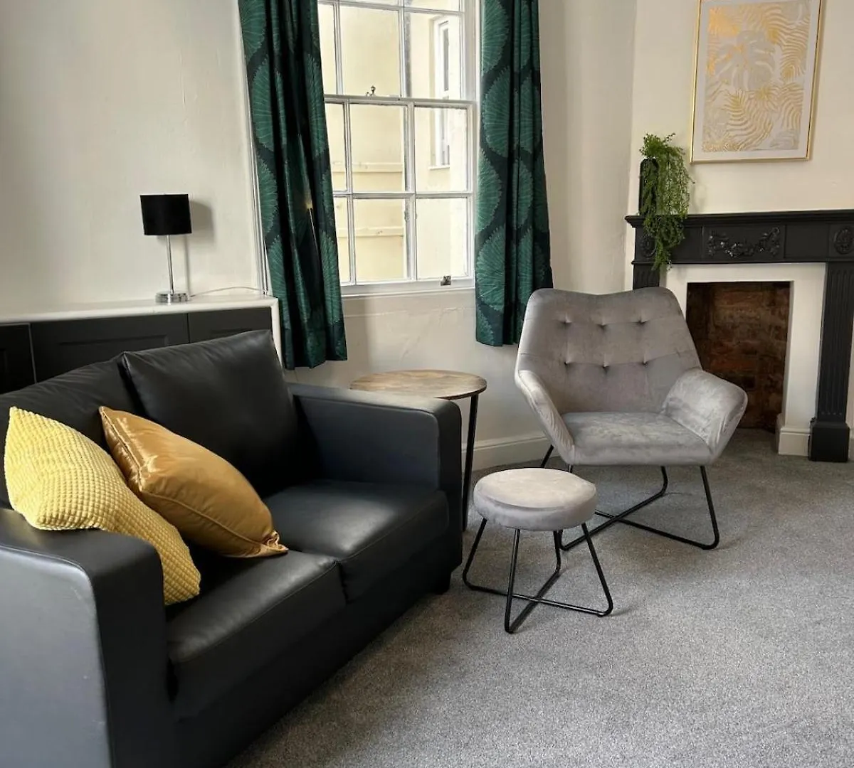 Stunning 2 Bedroom Apartment In Cheltenham!